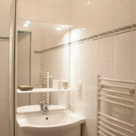 Bright Apt With Balconies Near Paris アパート *