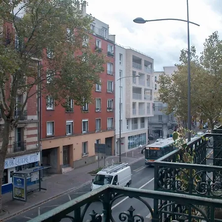 Bright Apt With Balconies Near Paris マラコフ